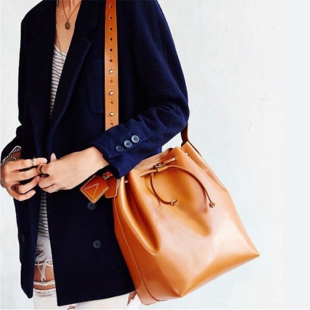 📌 Kelsi Dagger Cognac Leather Bucket Shoulder Bag